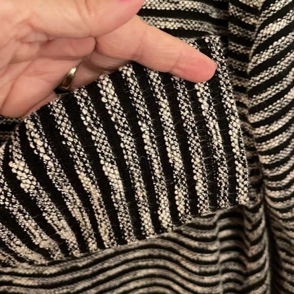J Jill Tunic Top Womens L Cowl Neck Long Sleeve black and white weave design. - Picture 8 of 11